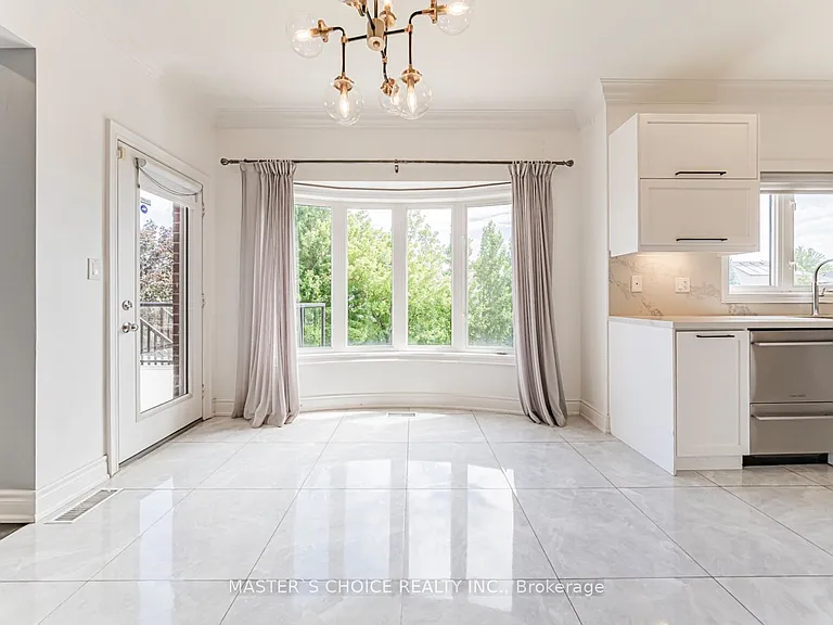 2357 Rideau Dr — Photo 12