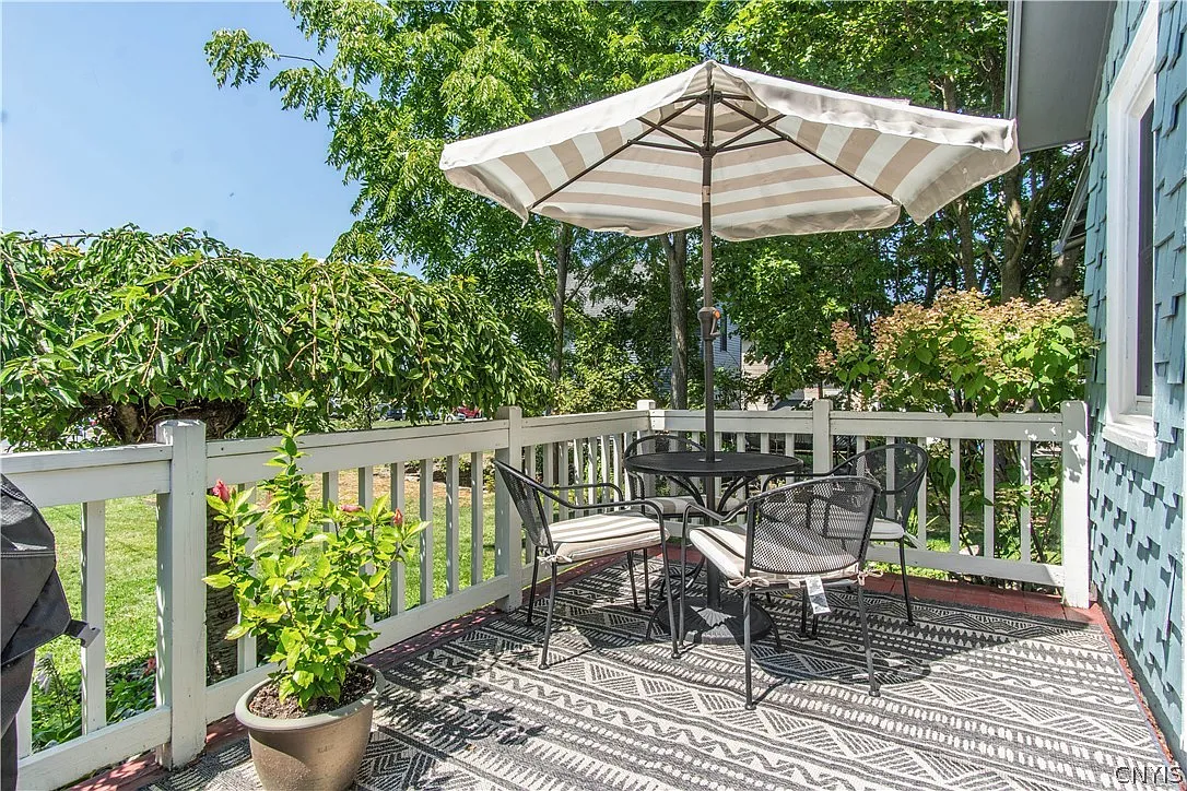 2 bed, 1.0 bath, 804 sqft, $1,700 — Photo 4