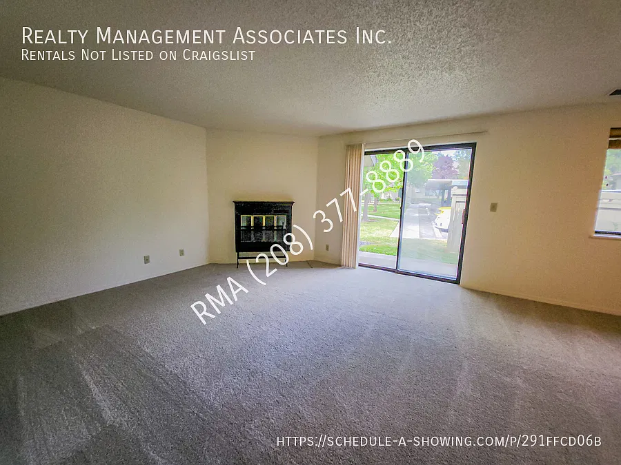 Lovely 3 Bedroom Woodbine Condo off Gekeler Lane — Photo 2