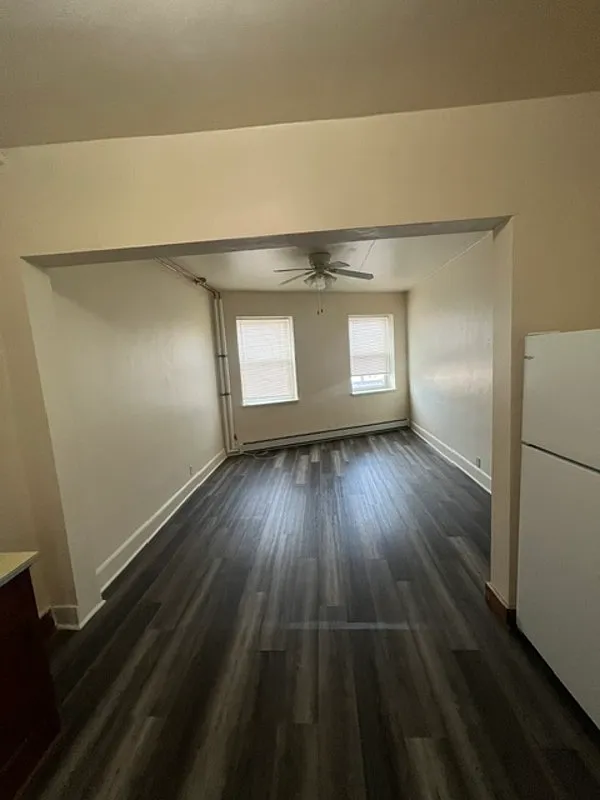 1 bed, 1.0 bath, $899 — Photo 2