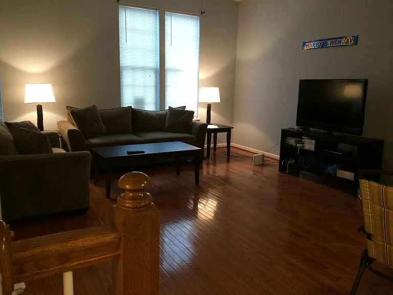 1038 Wisdom Ct — Photo 3