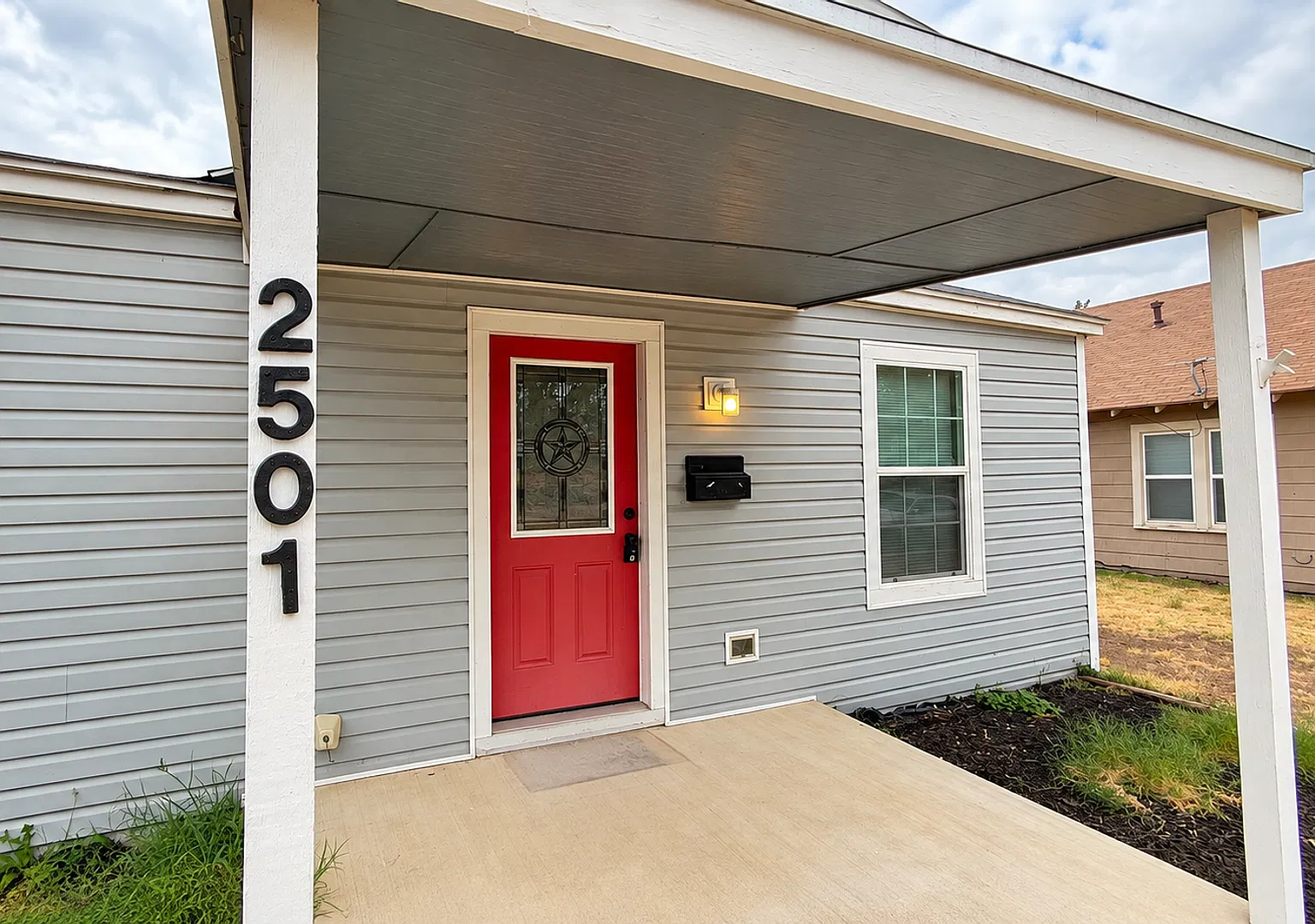 Walk To McMurry! 3 Bed 2 Bath — Photo 2