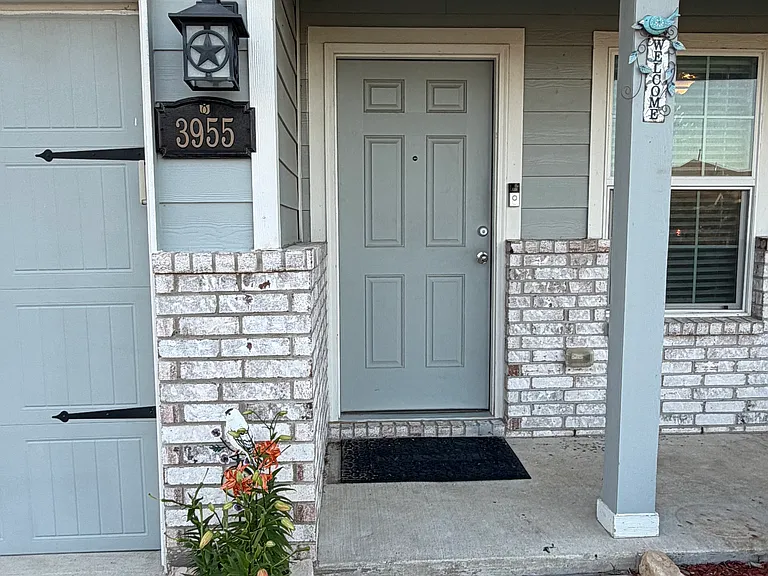3955 Paragon Trl — Photo 2