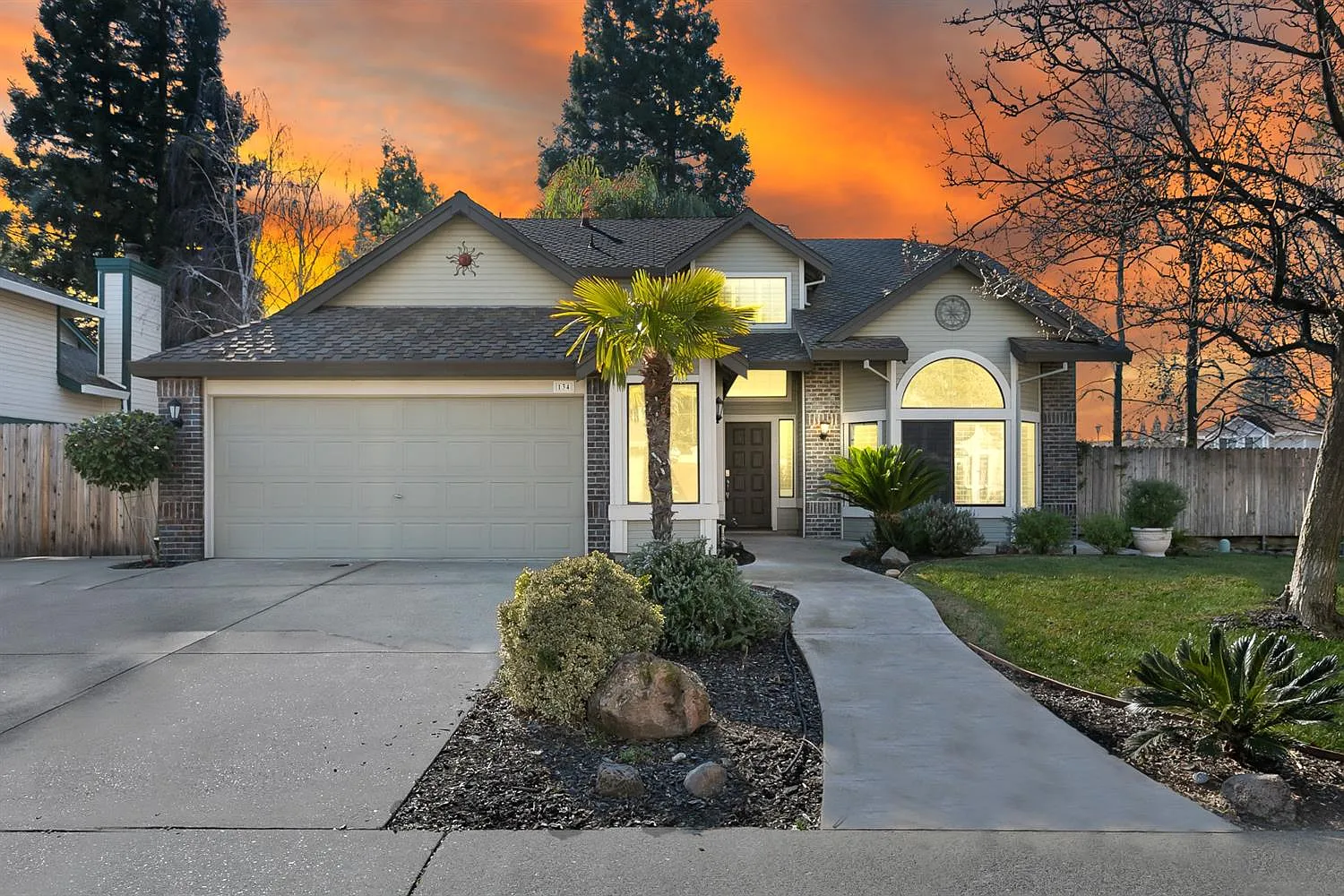 134 Chesterfield Way photo 1