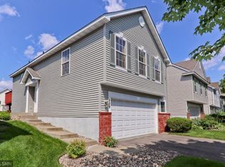 909 Abbie Ln, Hopkins, MN 55343