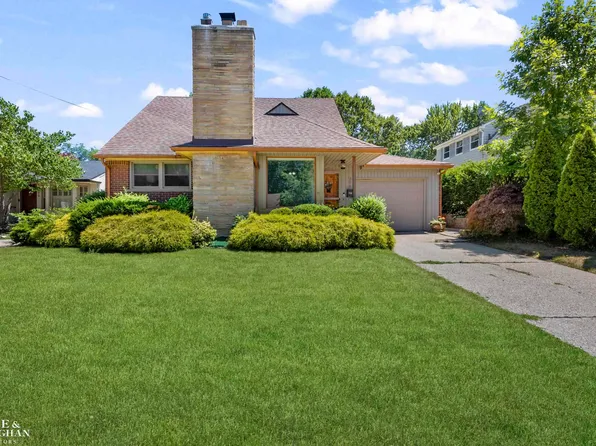 306 Ridge Rd, Grosse Pointe Farms, MI 48236