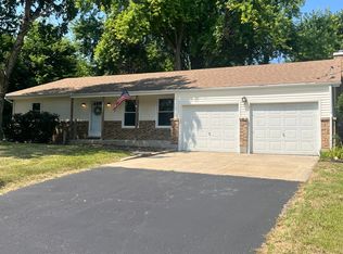 7S410 Midfield Dr, Aurora, IL 60506