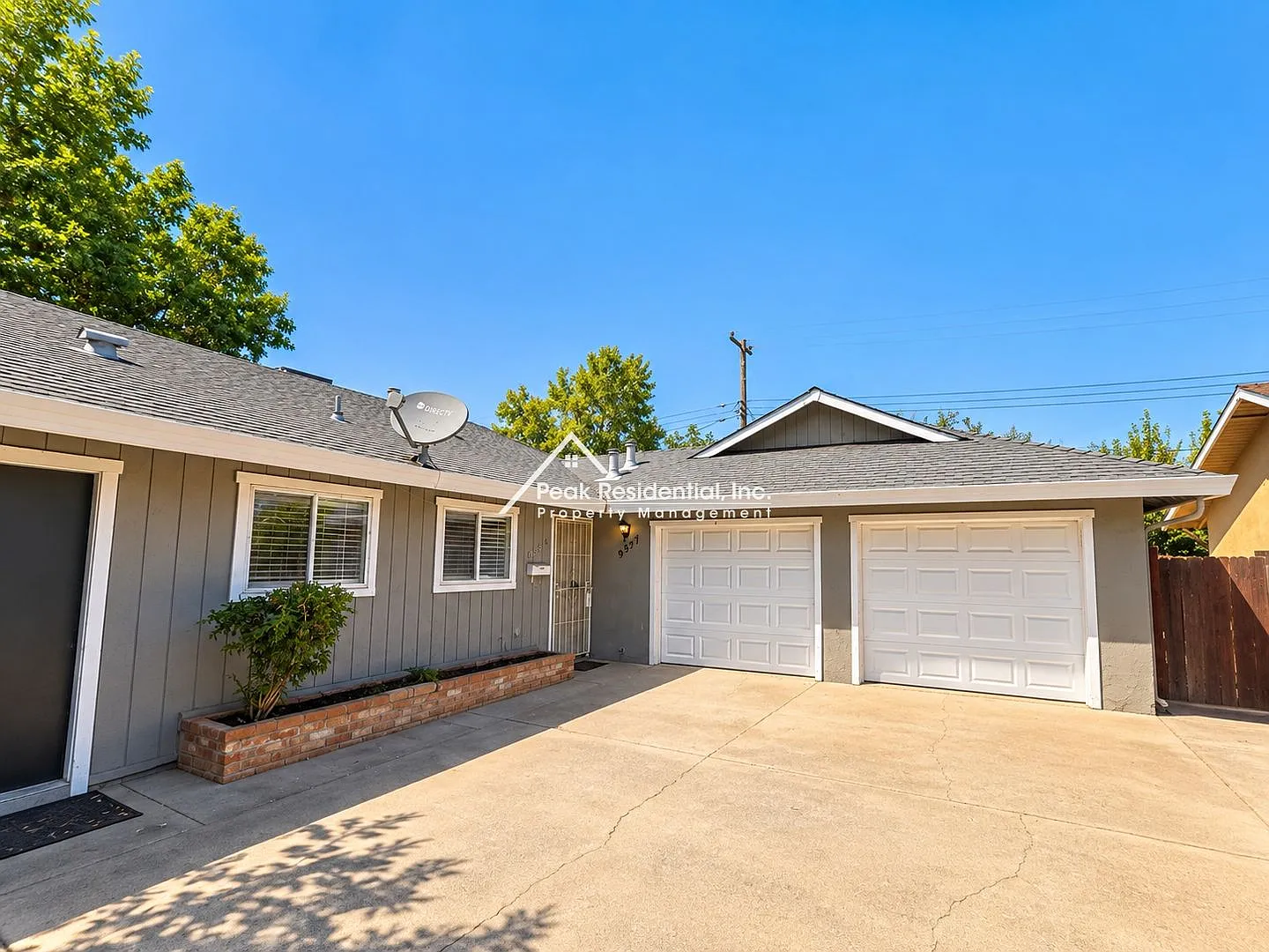 Updated 2bd/1ba Lincoln Village Duplex with Garage — Photo 2