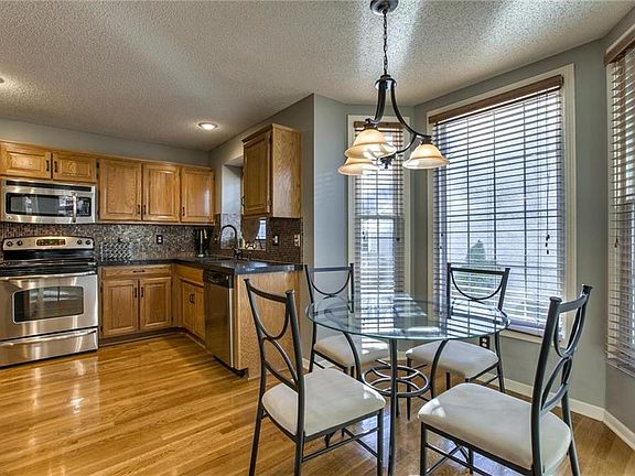 Granite counters, stainless appliances and gleaming wood floors!