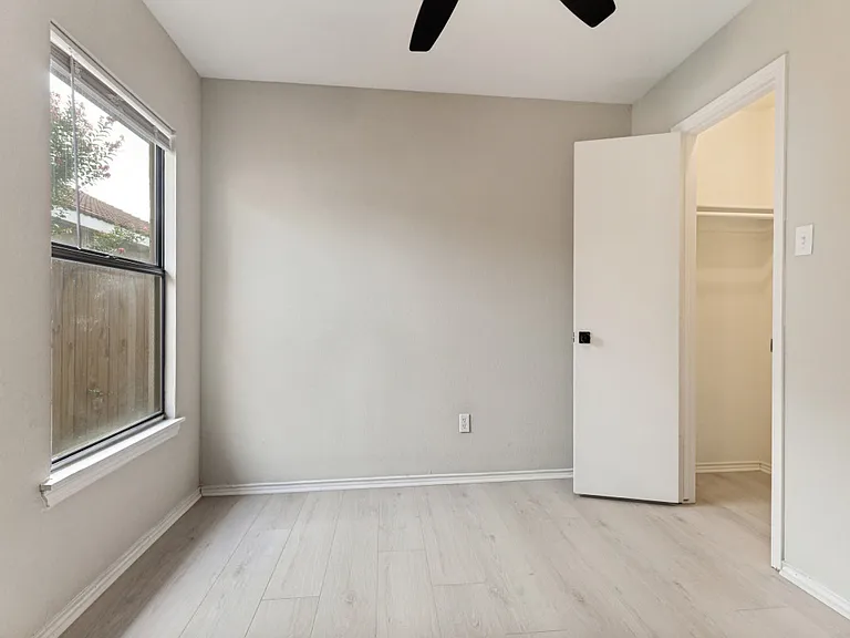 2313 Harvest Glen Ct — Photo 18