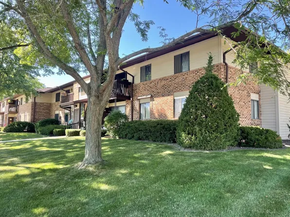 345 Park Hill DRIVE #H, Pewaukee, WI 53072