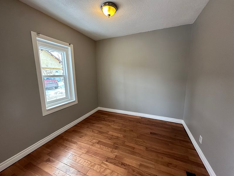 Winnipeg Apartment for rent - 2 Bedrooms — photo 11