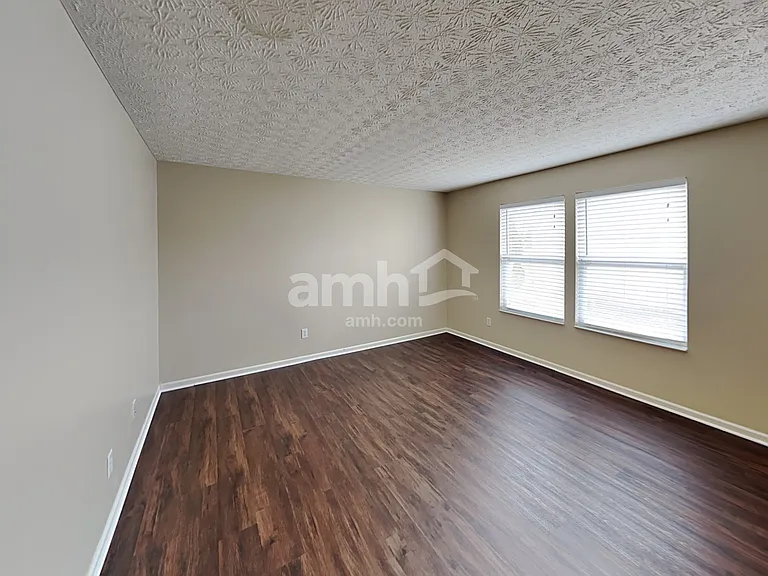 340 Evergreen Cir — Photo 11