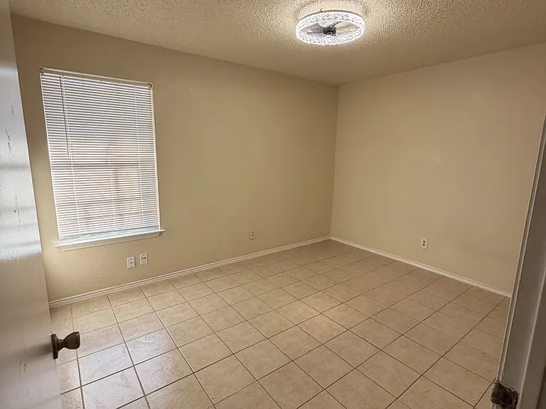 808 W Olmos Dr — Photo 17