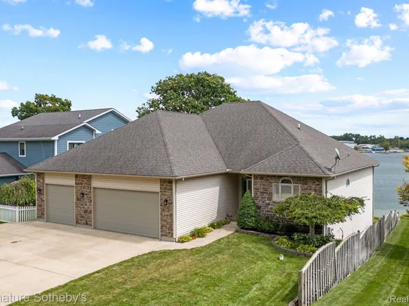 15129 Marl Dr, Linden, MI 48451