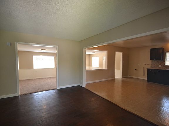 4th image of 2505 W 7th St