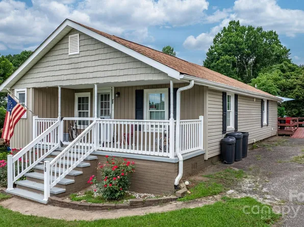 70 Grove St, Marion, NC 28752