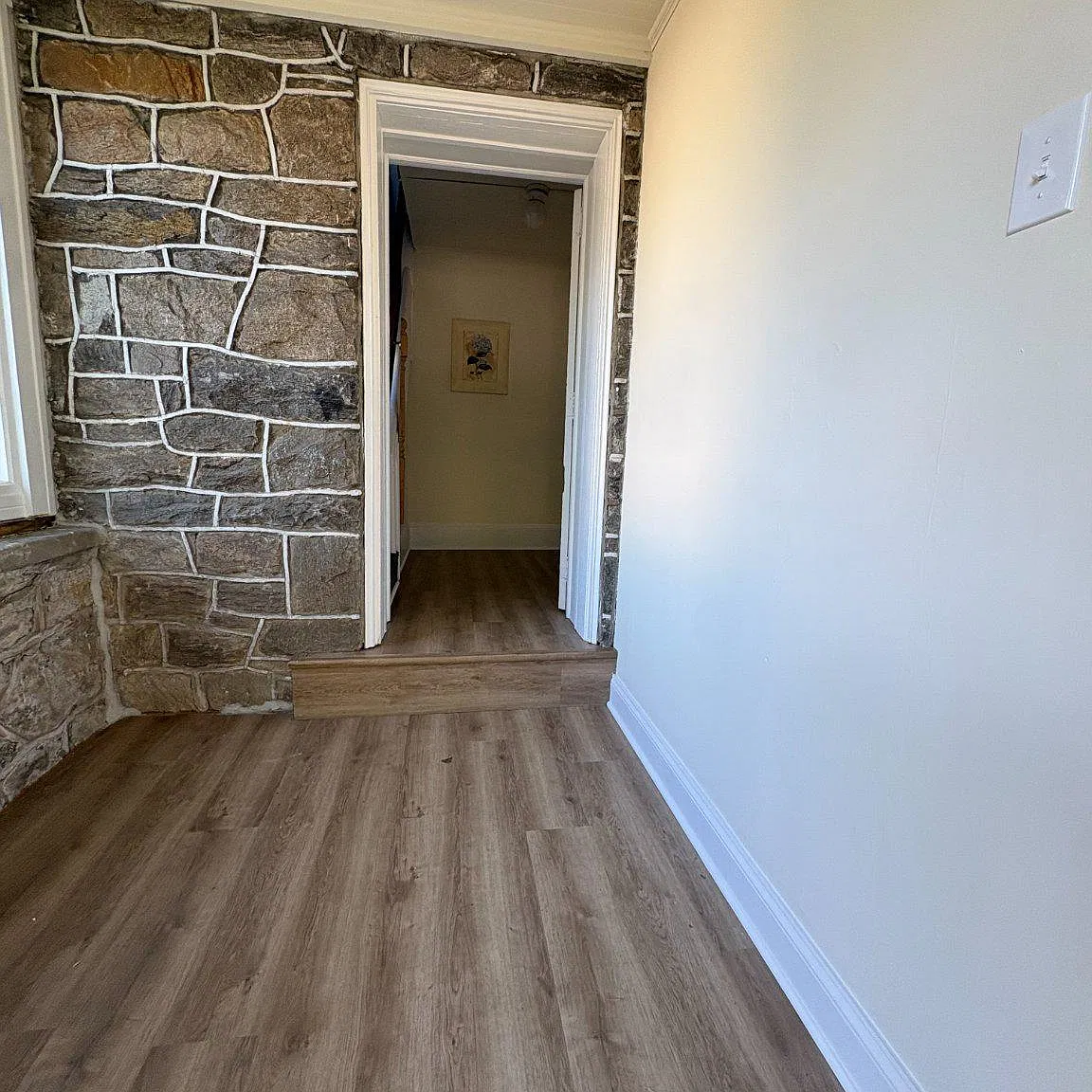 2 bed, 1.0 bath, 900 sqft, $2,000 — Photo 2