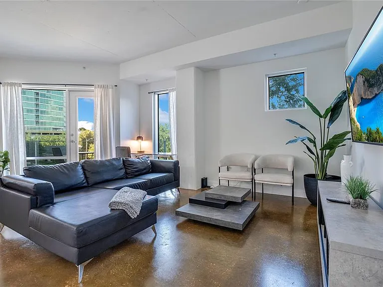 525 E Jackson St #301 — Photo 19