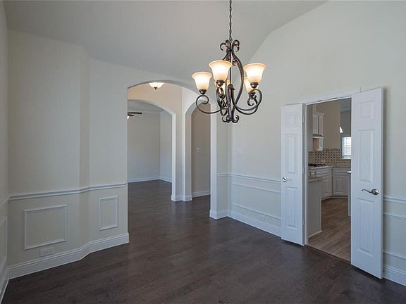 5th image of 6425 Belhaven Dr