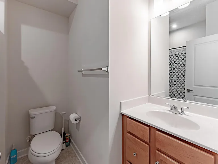 Entry-level full bathroom 1