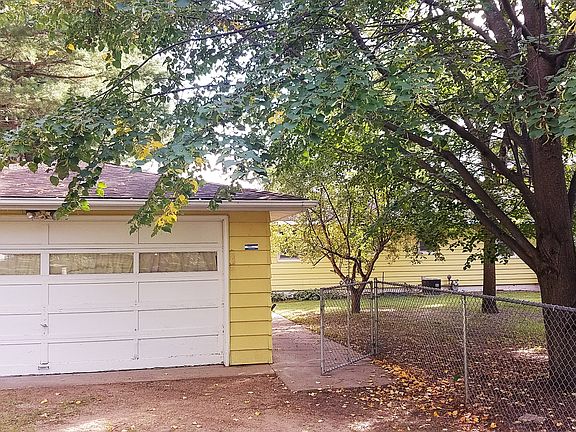5th image of 3806 Edmar Ln NE