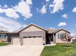 7704 W Vista Park St, Sioux Falls, SD 57106