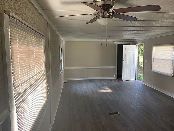 4th image of 227 E Line Dr