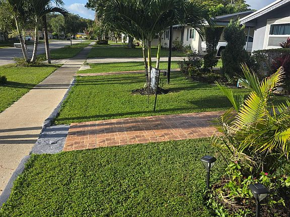 2nd image of 621 SW 56th Avenue