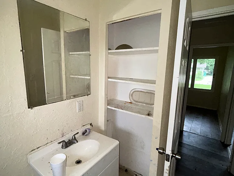 2 E Adams Dr — Photo 21