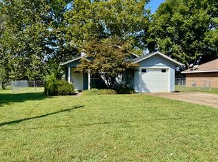 1612 SW D St, Bentonville, AR 72712