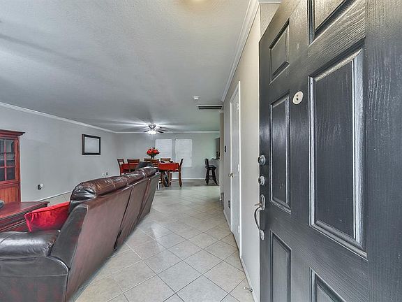 3rd image of 7903 Summerfern Ct