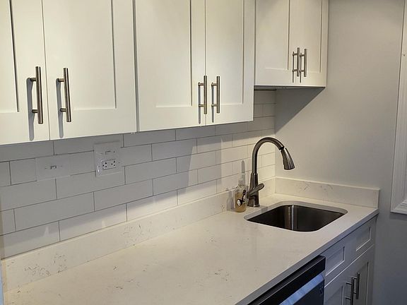 4th image of 211 N Trenton St APT 4