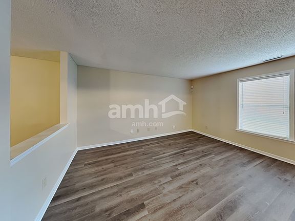 4th image of 10812 Parker Dr