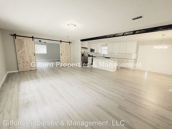 2nd image of 1611 Julia St