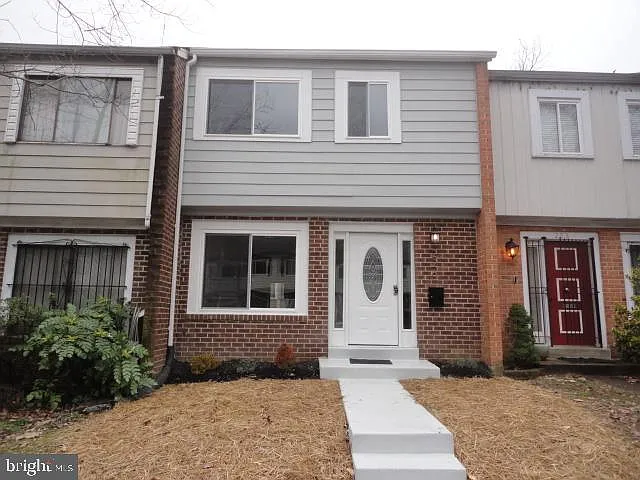 226 Newcomb St SE photo 1
