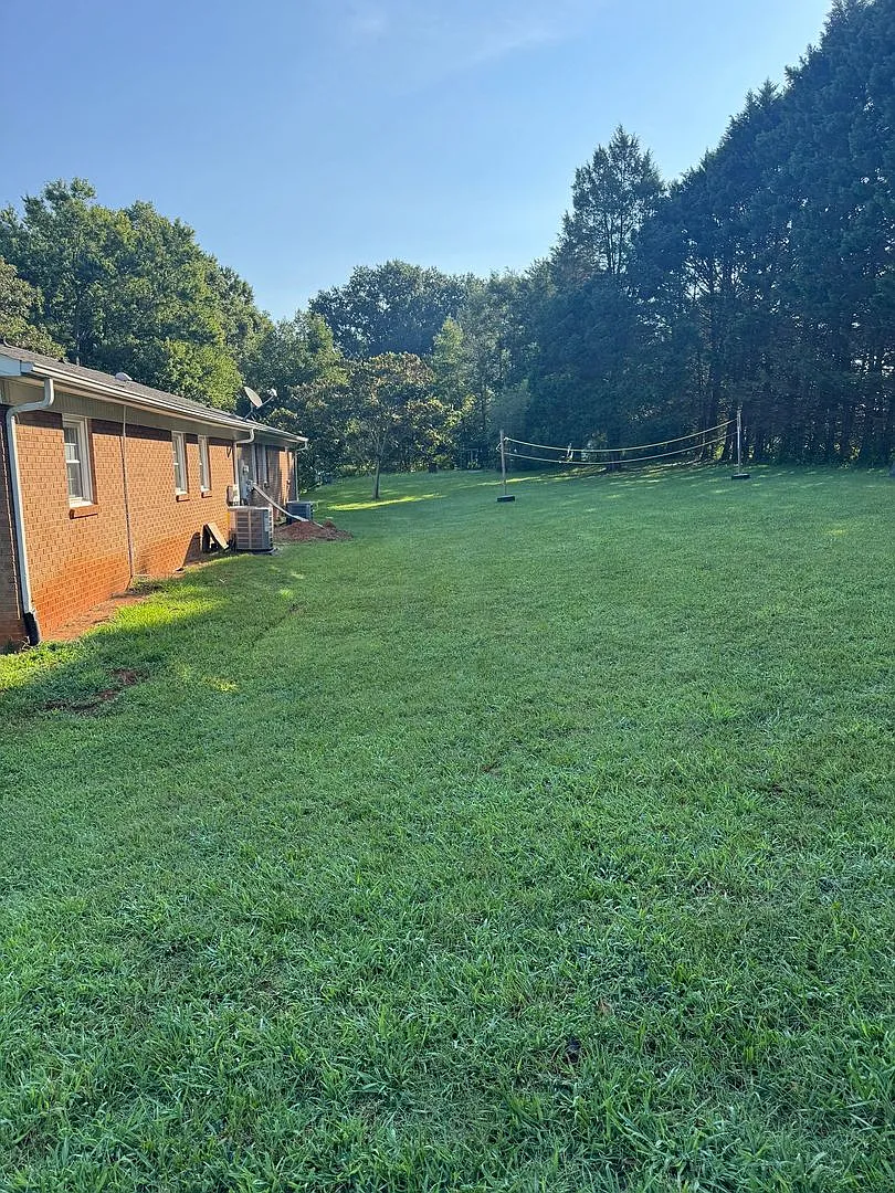 Stylish 2 Bed / 2 Bath OneLevel Living with Large Yard & Carport — Photo 4