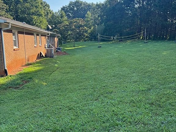 4th image of 2265 Claremont Rd