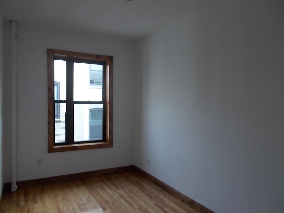 2nd image of 1157 43rd St APT C3