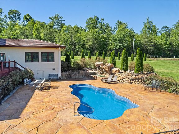 4th image of 1418 Landis Ln