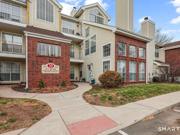 215 Carriage Crossing Lane #215, Middletown, CT 06457