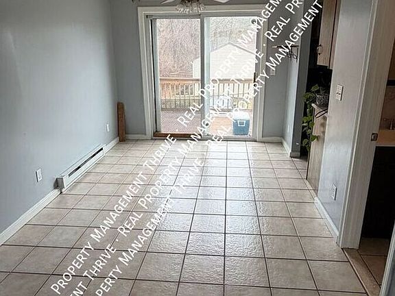 3rd image of 897 Mammoth Rd APT 6