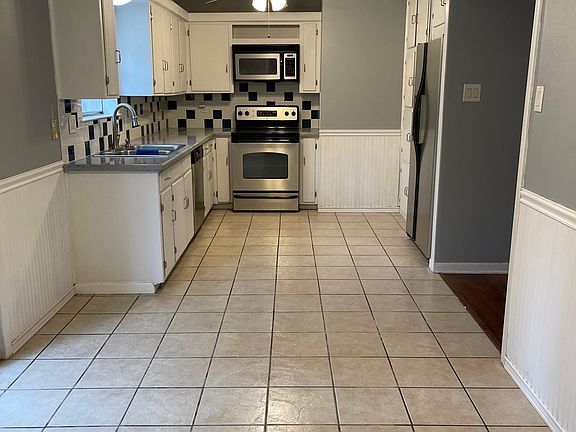2nd image of 332 Oakridge Ln
