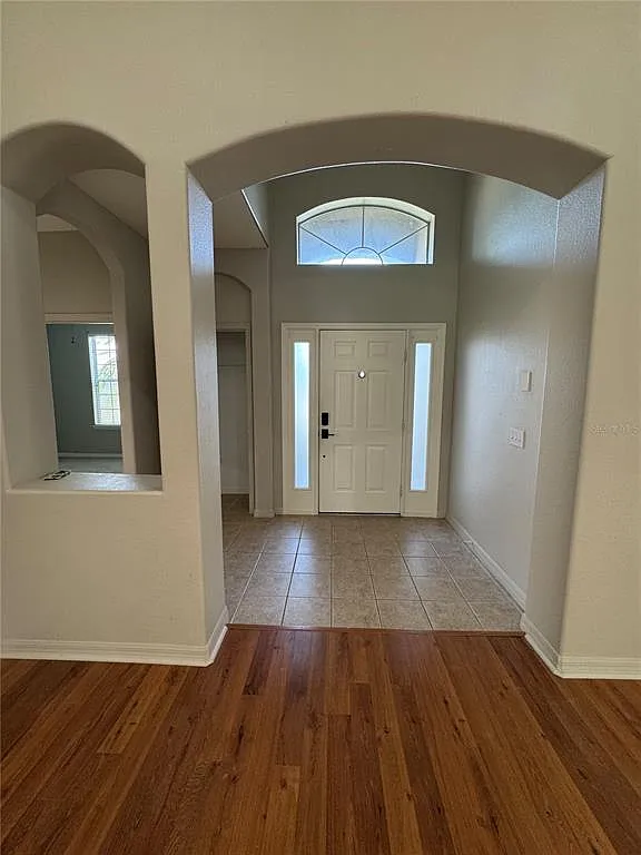 3 bed, 3.0 bath, 2039 sqft, $2,400 — Photo 2