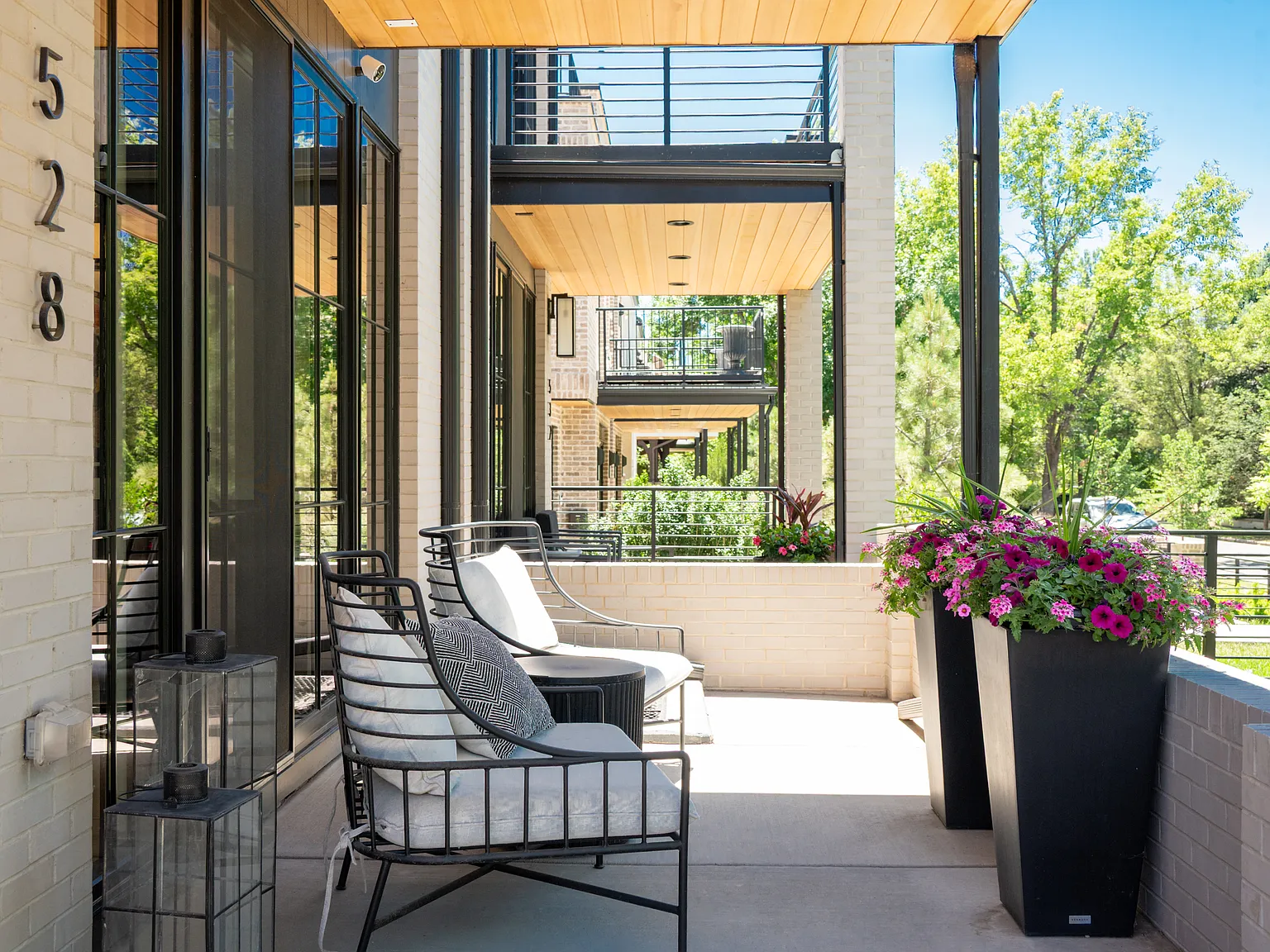 5 bed, 3500 sqft, $13,950 — Photo 4