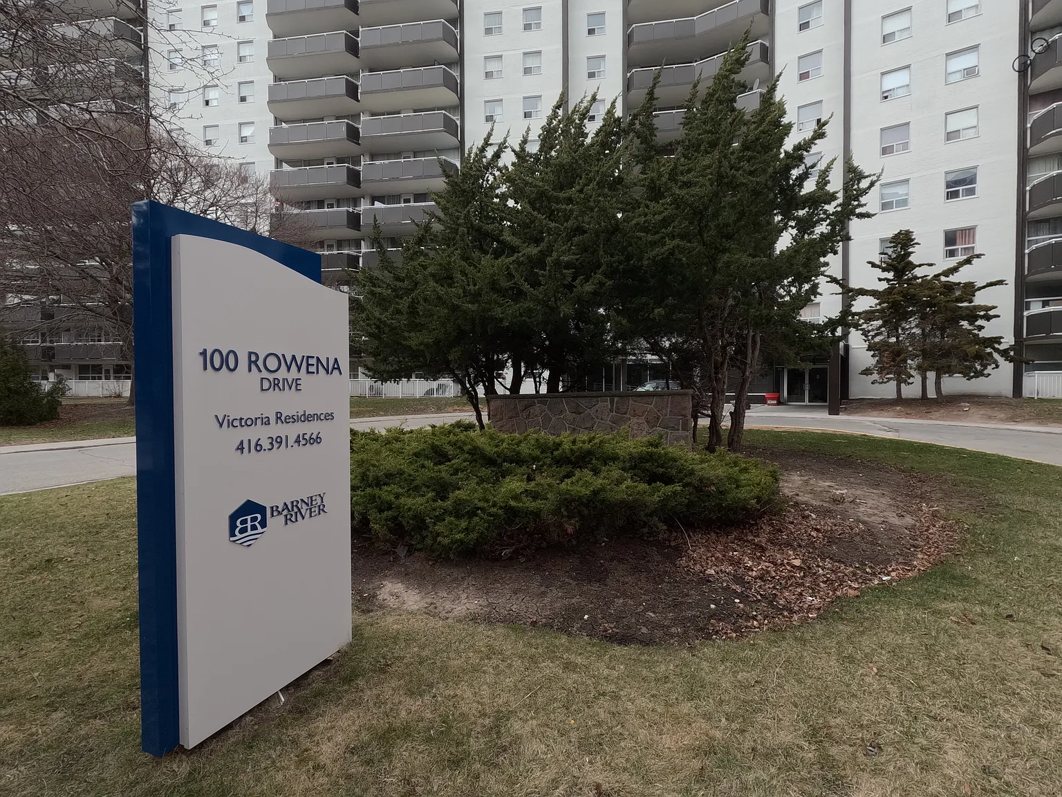 100 Rowena Drive — Photo 2