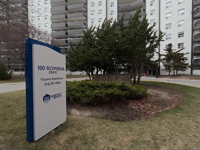 100 Rowena Dr — Photo 2