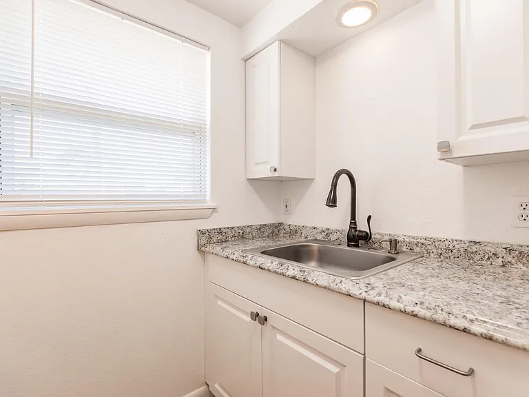 1611 Florence Ave #B — Photo 22