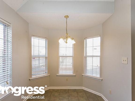 5th image of 10258 Fox Chase Dr