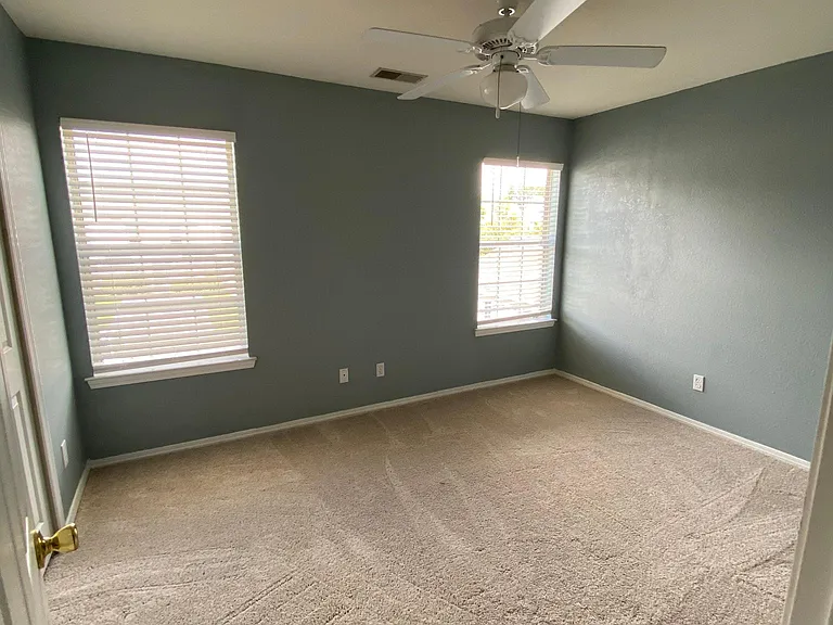304 Campus Ln — Photo 6